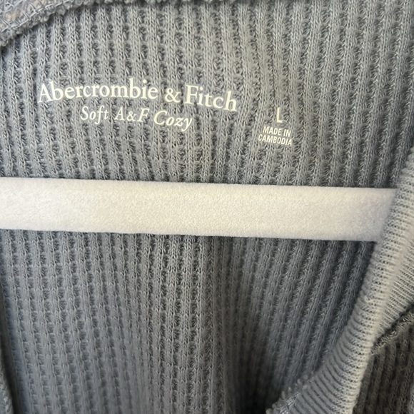 Abercrombie Waffle Tee - Picture 2 of 3